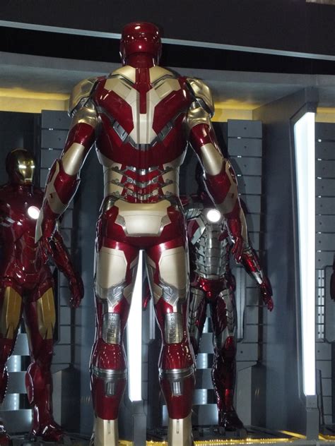 iron man 3 first look at new armor