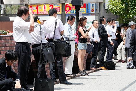 japan s poverty gap has politicians calling for rise in minimum wage