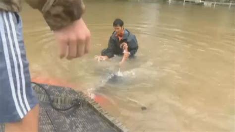 Louisiana Floods Video Shows David Phung Rescue Woman And