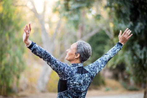 how to stretch and stay flexible while actively aging