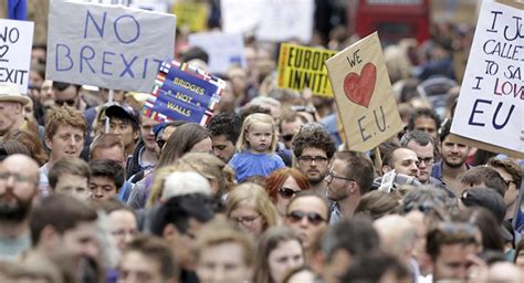 thousands of uk nationals protest in london against brexit