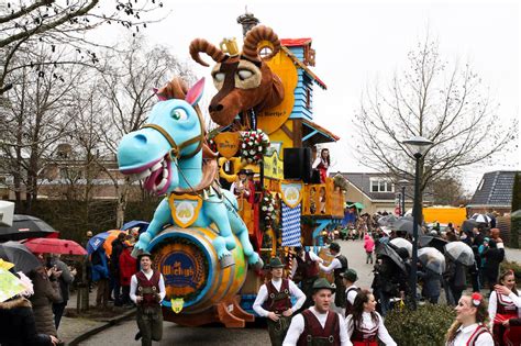 alles  de grote optocht carnaval zwaag  onswestfriesland