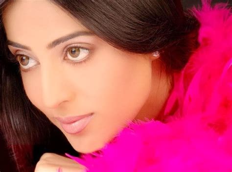 actress mahie gill wallpapers hd free download ~ unique wallpapers