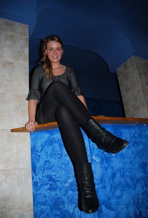 amateur pantyhose on twitter boots and black opaque pantyhose