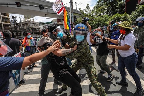 philippines police crack down on lgbt protest human rights watch