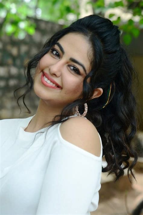 actress avika gor latest hot images in miniskirt actress album