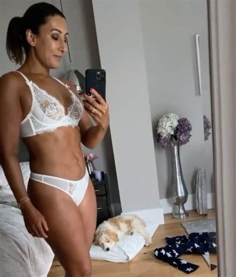 loose women s saira khan 50 shows off ripped abs as she strips to