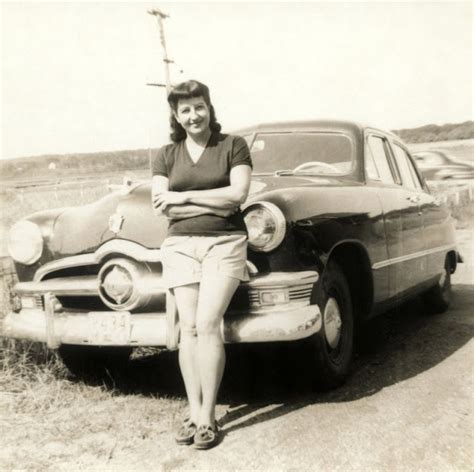 Cool Pics Capture ‘50s Beautiful Ladies In Shorts Posing With Their