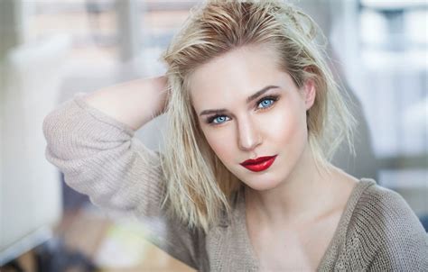 Обои взгляд поза модель портрет макияж прическа блондинка