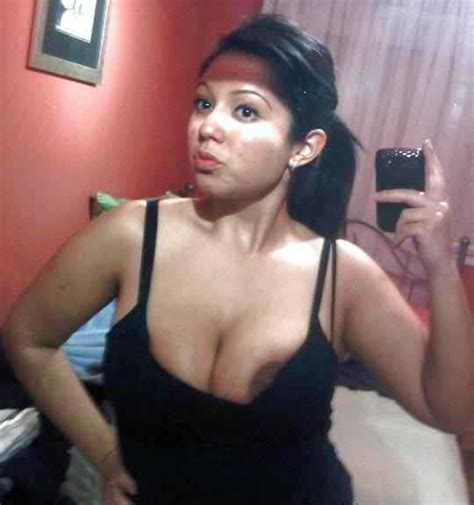 hot mumbai aunty ne boobs dikhaye gandi selfie me