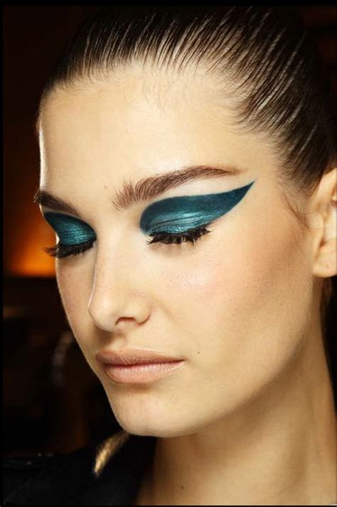 pretty makeup   fall  couture shows glamour