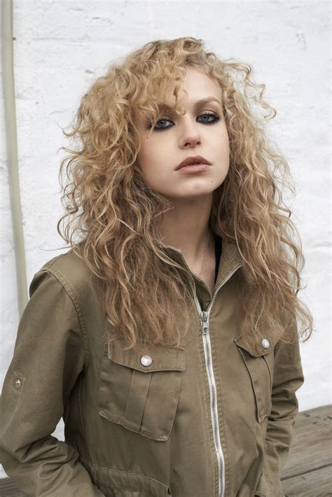 i picture alyssa to look a lot like penelope mitchell