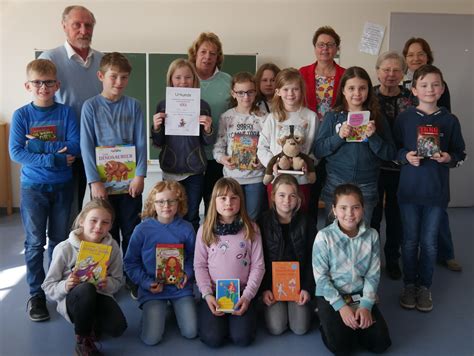 vorlesewettbewerb schueler lesen platt grundschule