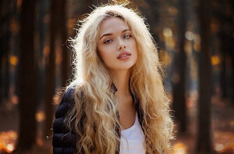 women women outdoors blonde blue eyes long hair curly hair looking at viewer ann nevreva