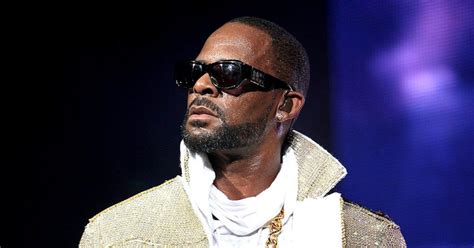 R Kelly Addresses Sexual Misconduct Allegations On New 19 Minute Song