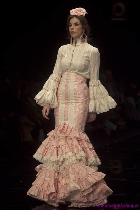 pin en moda flamenca