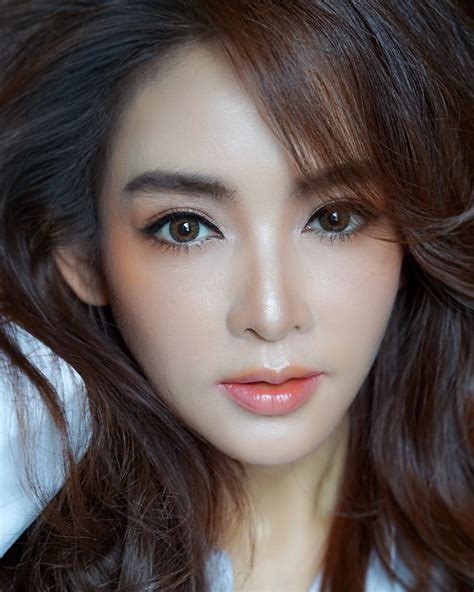 ปักพินโดย momo nnnn ใน สาวไทย แต่งหน้า ไอเดียการแต่งหน้า และ นางแบบ