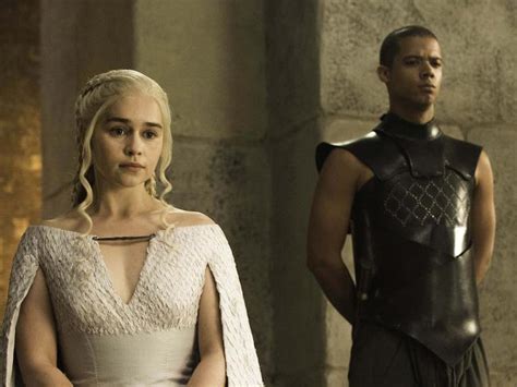 Game Of Thrones Star Emilia Clarke Can’t Stand Sex Scenes