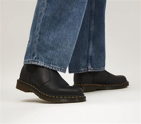 dr martens  chelsea boots  black leather ankle boots