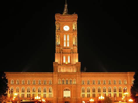 rotes rathaus foto  berlin mit fotogalerie rotes rathaus bei nacht