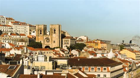 alfama  traditional district  lisbon soul resides