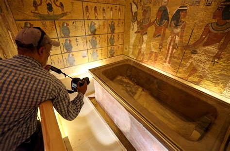 Experts Identify Mummified Knees As Belonging To Queen Nefertari Aol News