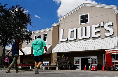 Lowes To Cut Thousands Of Store Workers Shuffle Jobs Wsj