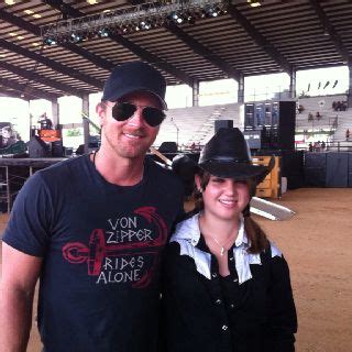 stage  kip moore   daughter sera panama hat kip moore riding