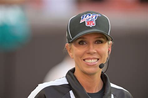 Sarah Thomas Nfl Meet The First Female Official In Super Bowl History