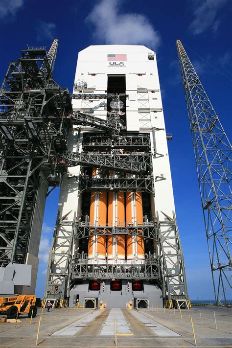 nasa orion launch hq high res   twistedsifter