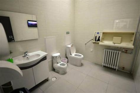 Shanghai S First Unisex Public Restroom Receives Mixed Reactions