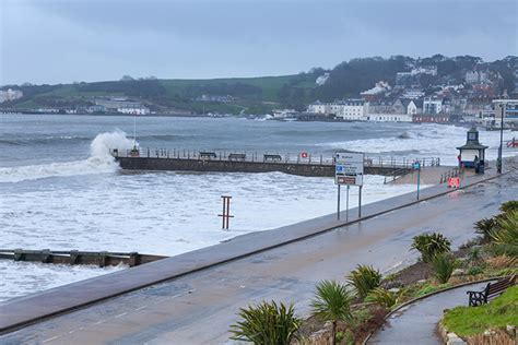 seafront waves   virtual swanage gallery