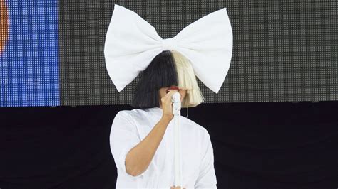 sia doesn t just hide her face for fun — she s got crippling stage