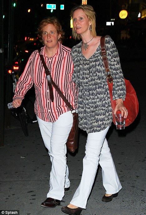 sex and the city s cynthia nixon strolls hand in hand with girlfriend on date night daily mail