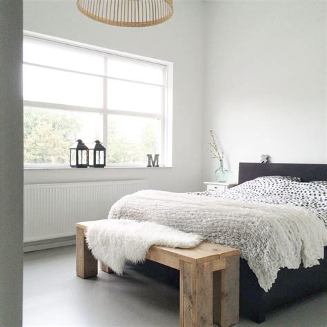 bedroom grey white wood slaapkamer wit grijs hout je slaapkamer  niet zomaar een kamer