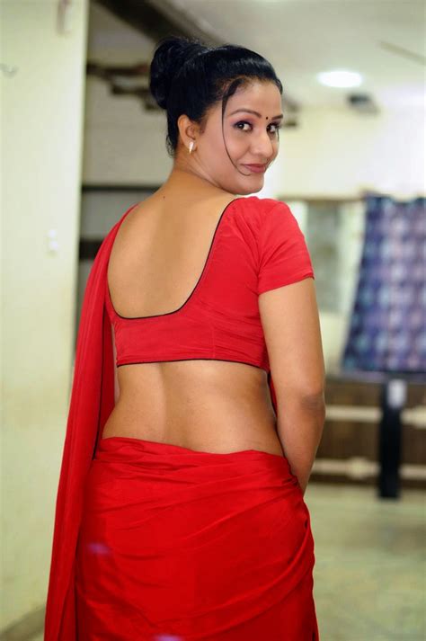 hot mallu aunty apoorva huge cleavage and navel show images wiral