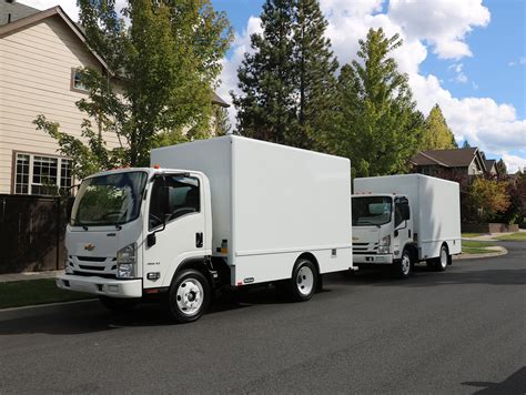 finance lease fedex delivery trucks step vans  vehicles