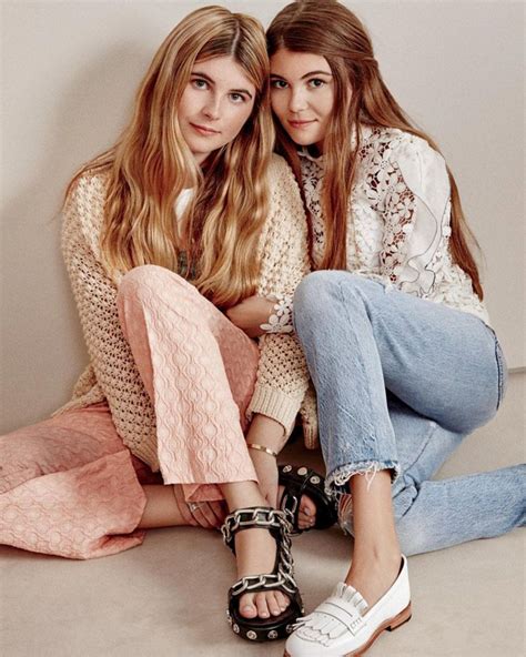 Lori Loughlins Gorgeous Daughters Bella And Olivia Make Their Modeling