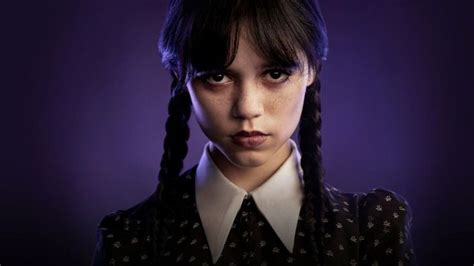 First Look At Jenna Ortega As Wednesday Addams In Tim Burtons