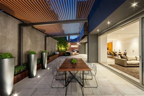 fresh modern patio designs   courtyard