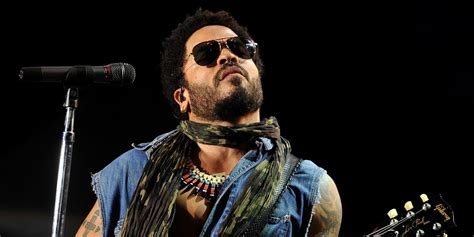 lenny kravitz just flashed his penis for all the world to see