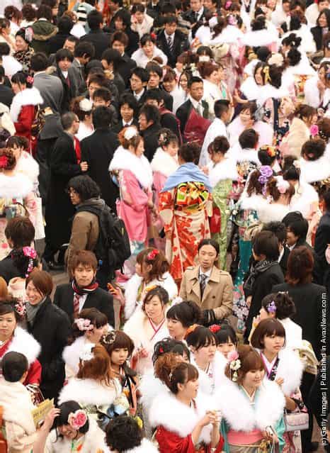 twenty year old people celebrate coming of age around japan gagdaily news