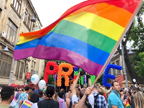 gay pride 2021 la marche des fiertés lgbt aura lieu le 26 juin à