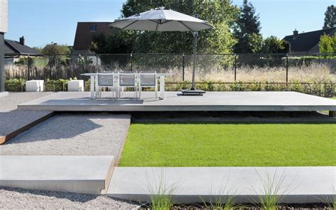 tuinen oost houten terras zwevend tuinaanleg beton polieren tuin moderne tuin tuinterras