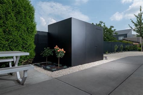 tuinhuis zwart mps aluminium oostakker cosy house shed garage doors sidewalk backyard