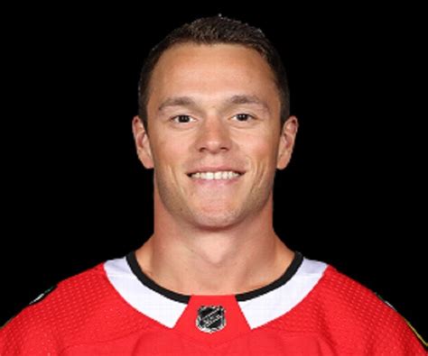 jonathan toews biography facts childhood family life achievements