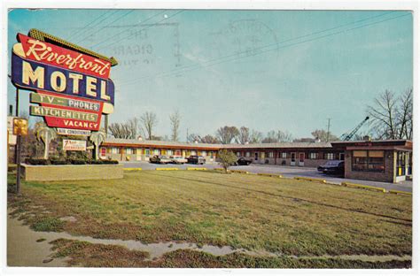 postcards united states  riverfront motel mt clemens michigan riverfront michigan
