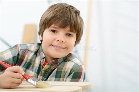 uśmiechnięty chłopiec obrazu drewno zdjęcie stock obraz złożonej z