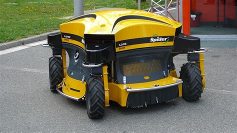 european tracked mower designed  dangerous mowing conditions green industry pros
