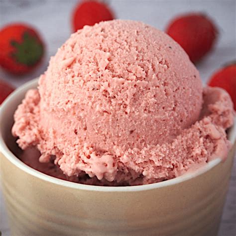 strawberry ice cream  calm  eat ice cream